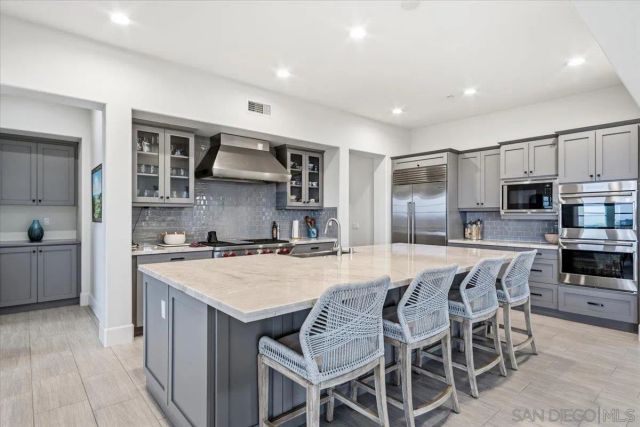 18370 Avenida Apice, Rancho Santa Fe, CA 92067