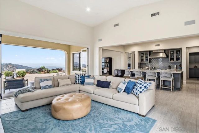 18370 Avenida Apice, Rancho Santa Fe, CA 92067