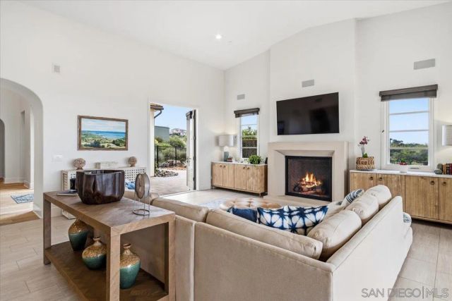 18370 Avenida Apice, Rancho Santa Fe, CA 92067