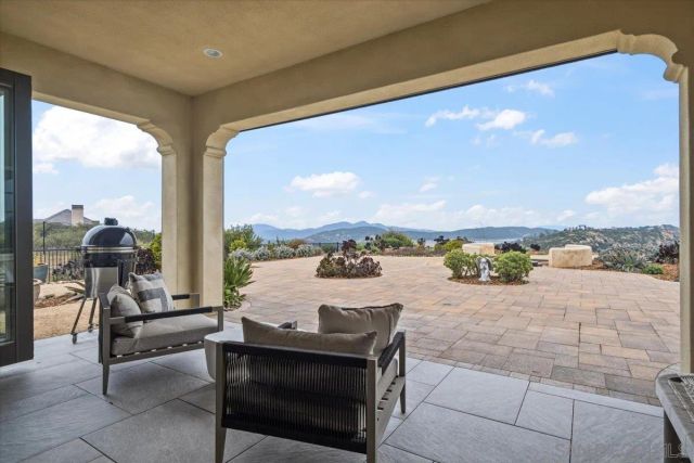 18370 Avenida Apice, Rancho Santa Fe, CA 92067