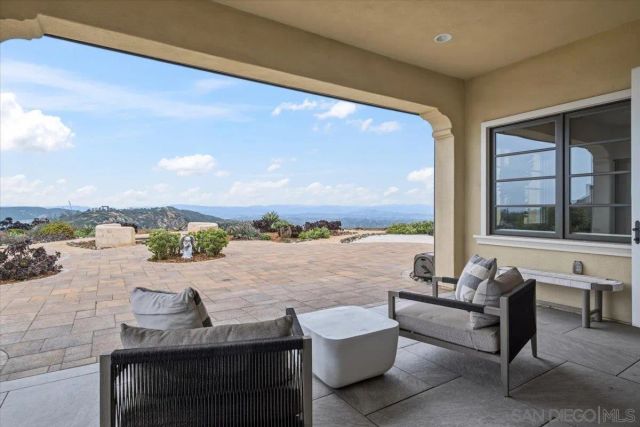 18370 Avenida Apice, Rancho Santa Fe, CA 92067