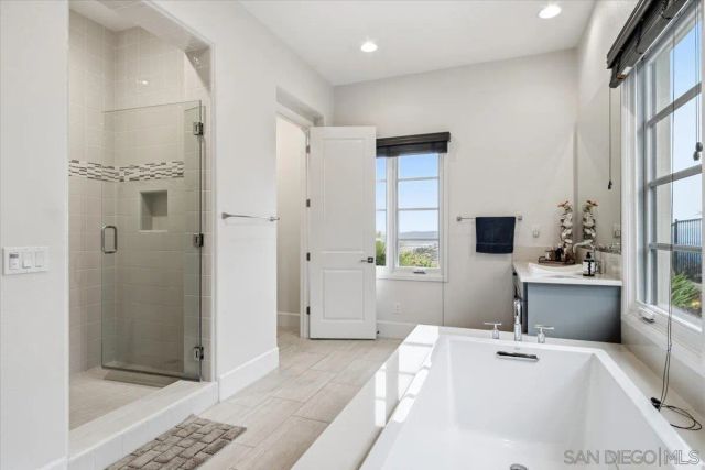 18370 Avenida Apice, Rancho Santa Fe, CA 92067