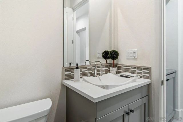 18370 Avenida Apice, Rancho Santa Fe, CA 92067