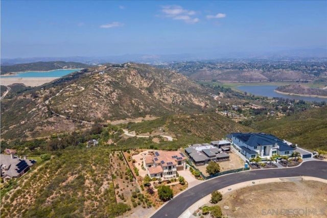 18370 Avenida Apice, Rancho Santa Fe, CA 92067