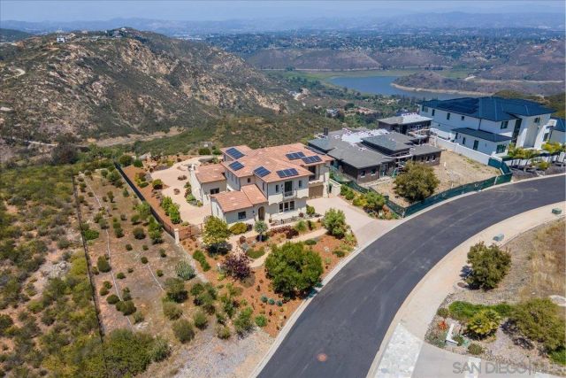 18370 Avenida Apice, Rancho Santa Fe, CA 92067
