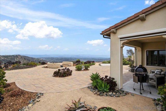 18370 Avenida Apice, Rancho Santa Fe, CA 92067