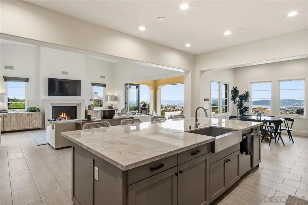 18370 Avenida Apice, Rancho Santa Fe, CA 92067