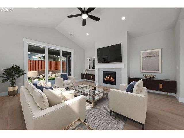 1312 E Canto St, Newberg, OR 97132