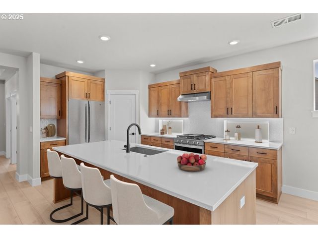 1312 E Canto St, Newberg, OR 97132