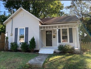 1318 North Douglas Avenue, Springfield, MO 65802
