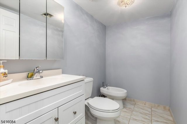 2 Crystal Ln, Paterson City, NJ 07501