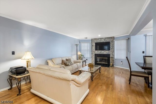 2 Crystal Ln, Paterson City, NJ 07501