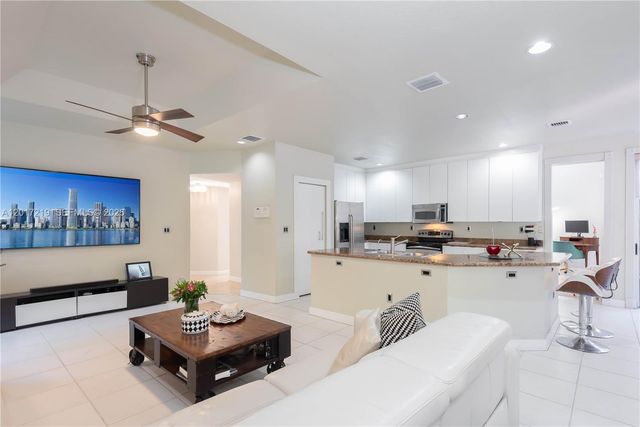 10773 NW 73rd Ter, Doral, FL 33178