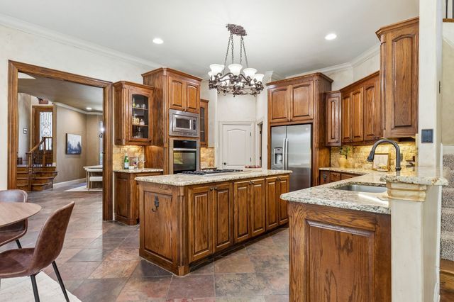 9 N Eagle Point A, Azle, TX 76020