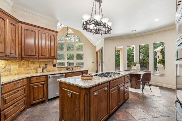 9 N Eagle Point A, Azle, TX 76020