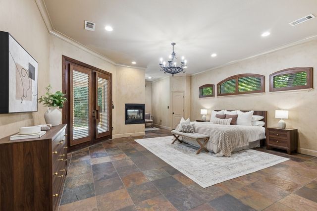 9 N Eagle Point A, Azle, TX 76020
