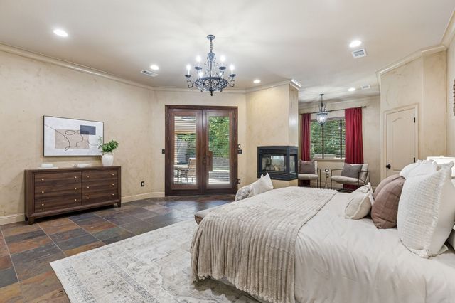9 N Eagle Point A, Azle, TX 76020