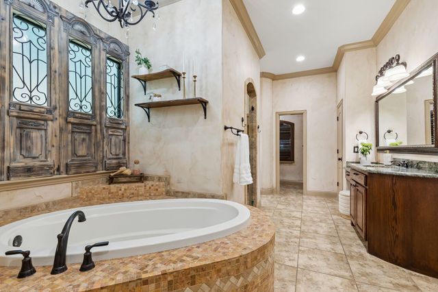 9 N Eagle Point A, Azle, TX 76020