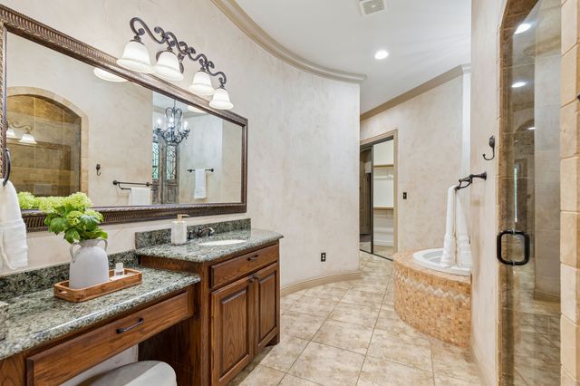9 N Eagle Point A, Azle, TX 76020