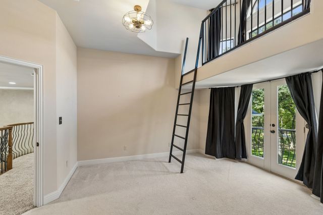 9 N Eagle Point A, Azle, TX 76020