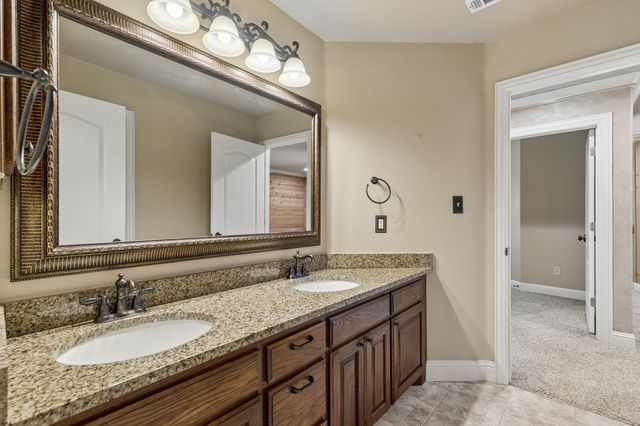 9 N Eagle Point A, Azle, TX 76020