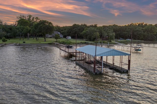 9 N Eagle Point A, Azle, TX 76020