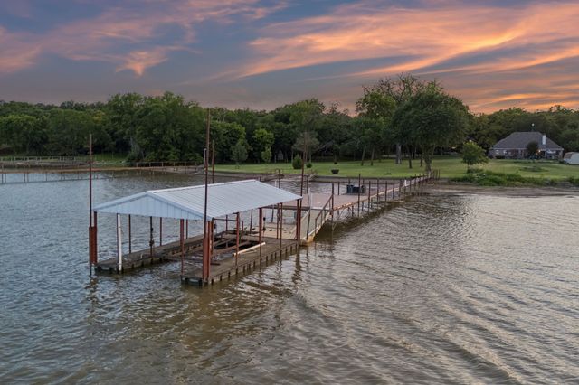9 N Eagle Point A, Azle, TX 76020