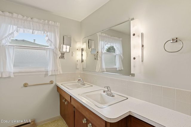 624 E Courtland Ave, Spokane, WA 99207
