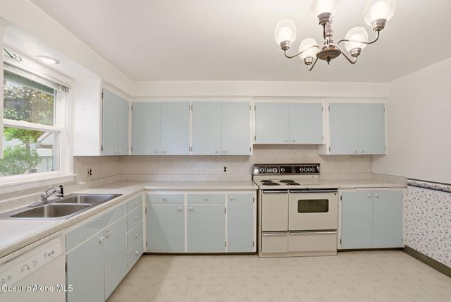624 E Courtland Ave, Spokane, WA 99207