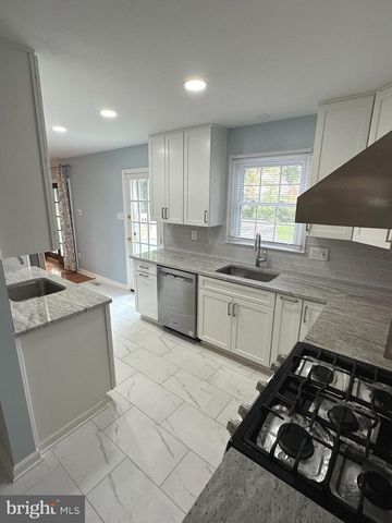 13524 ELLENDALE DR, Chantilly, VA 20151