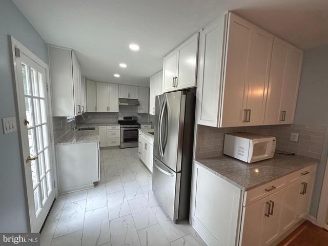 13524 ELLENDALE DR, Chantilly, VA 20151