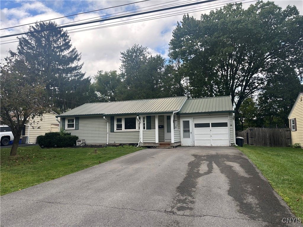 112 Armitage Drive, Clay, NY 13212