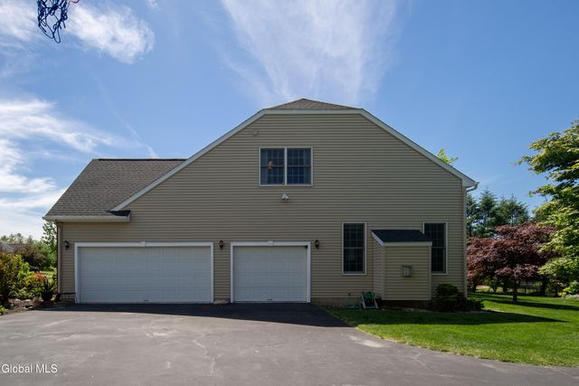 58 Dutch Meadows Drive, Colonie, NY 12047