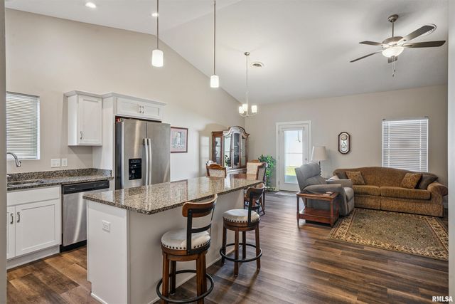 2406 13TH Street, Silvis, IL 61282