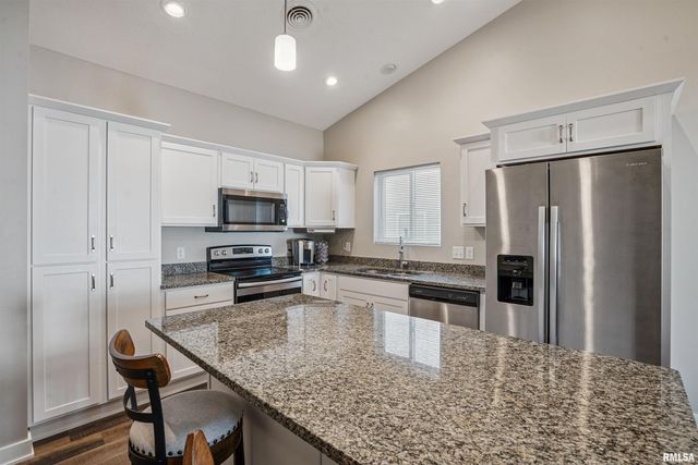 2406 13TH Street, Silvis, IL 61282