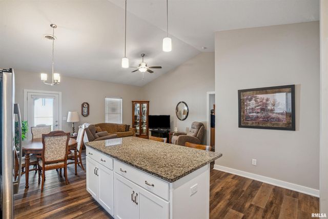 2406 13TH Street, Silvis, IL 61282