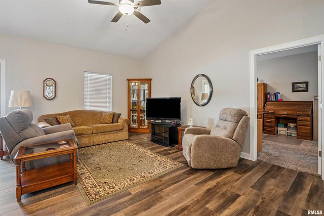 2406 13TH Street, Silvis, IL 61282