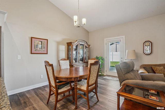 2406 13TH Street, Silvis, IL 61282