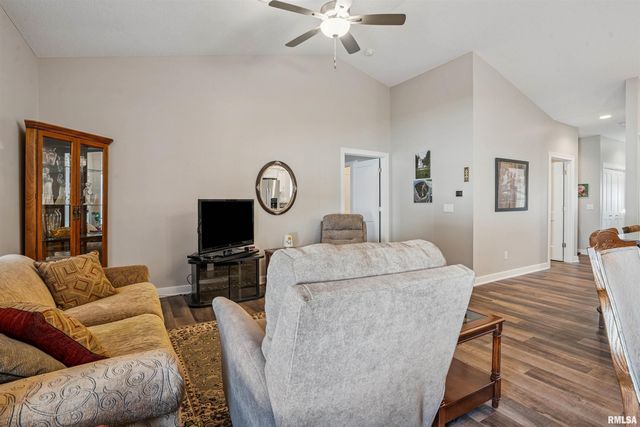 2406 13TH Street, Silvis, IL 61282