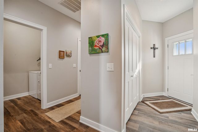 2406 13TH Street, Silvis, IL 61282