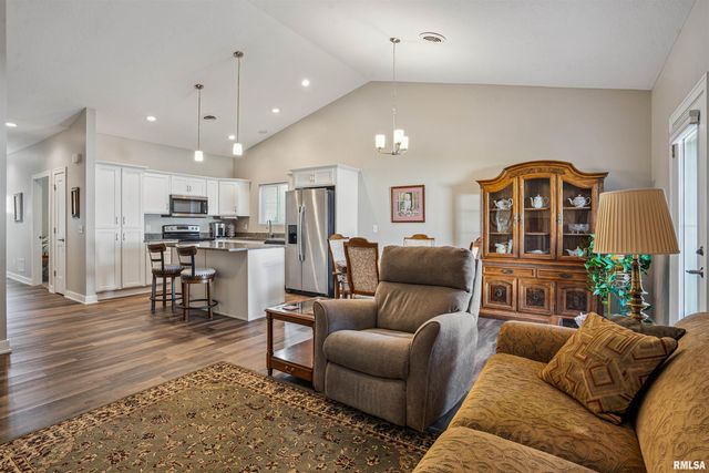 2406 13TH Street, Silvis, IL 61282