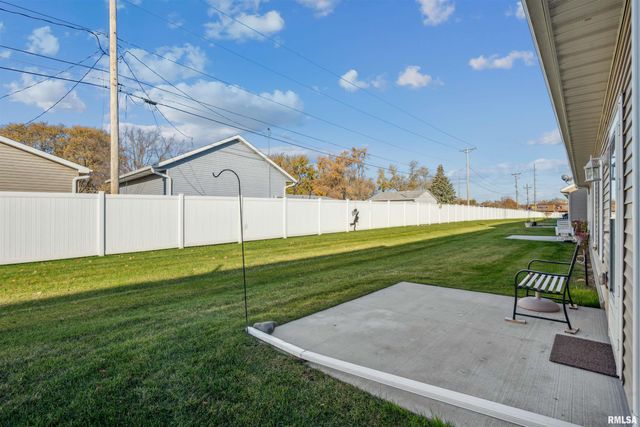 2406 13TH Street, Silvis, IL 61282