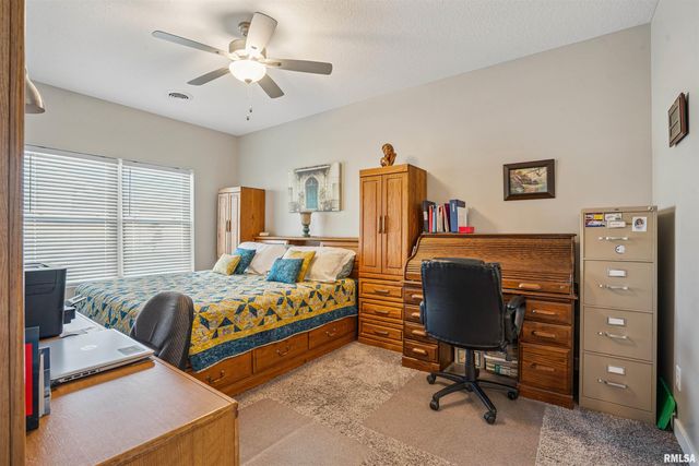 2406 13TH Street, Silvis, IL 61282