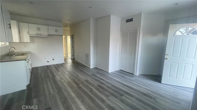 320 35th Street, Los Angeles, CA 90011