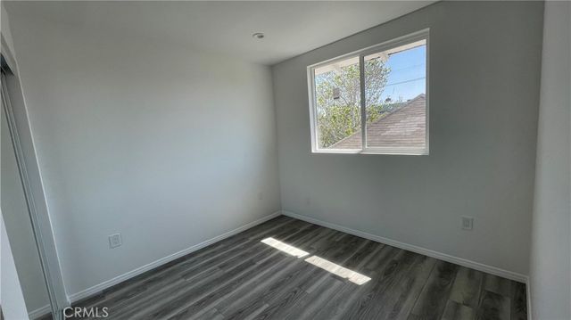 320 35th Street, Los Angeles, CA 90011