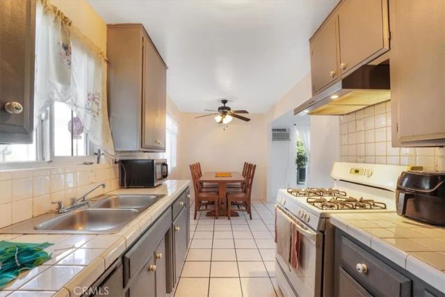 6904 Radford Avenue 1, North Hollywood, CA 91605