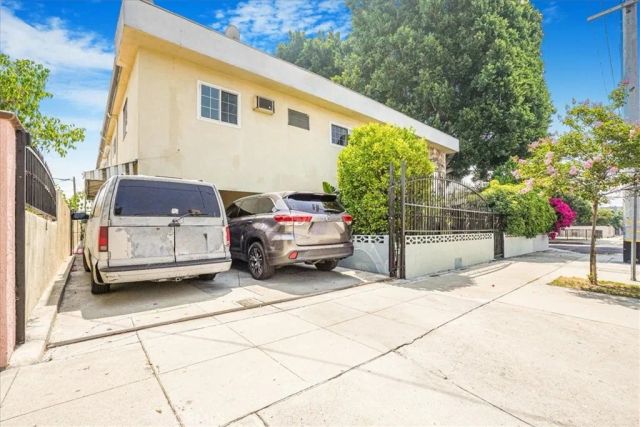 6904 Radford Avenue 1, North Hollywood, CA 91605