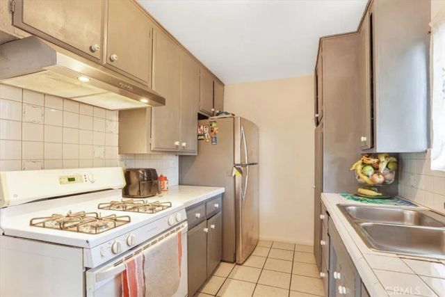 6904 Radford Avenue 1, North Hollywood, CA 91605