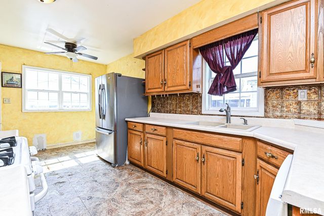 5318 W KATHERINE Avenue, Peoria, IL 61604