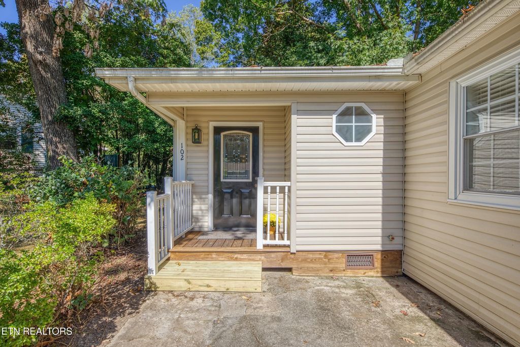 102 Decatur Rd, Oak Ridge, TN 37830